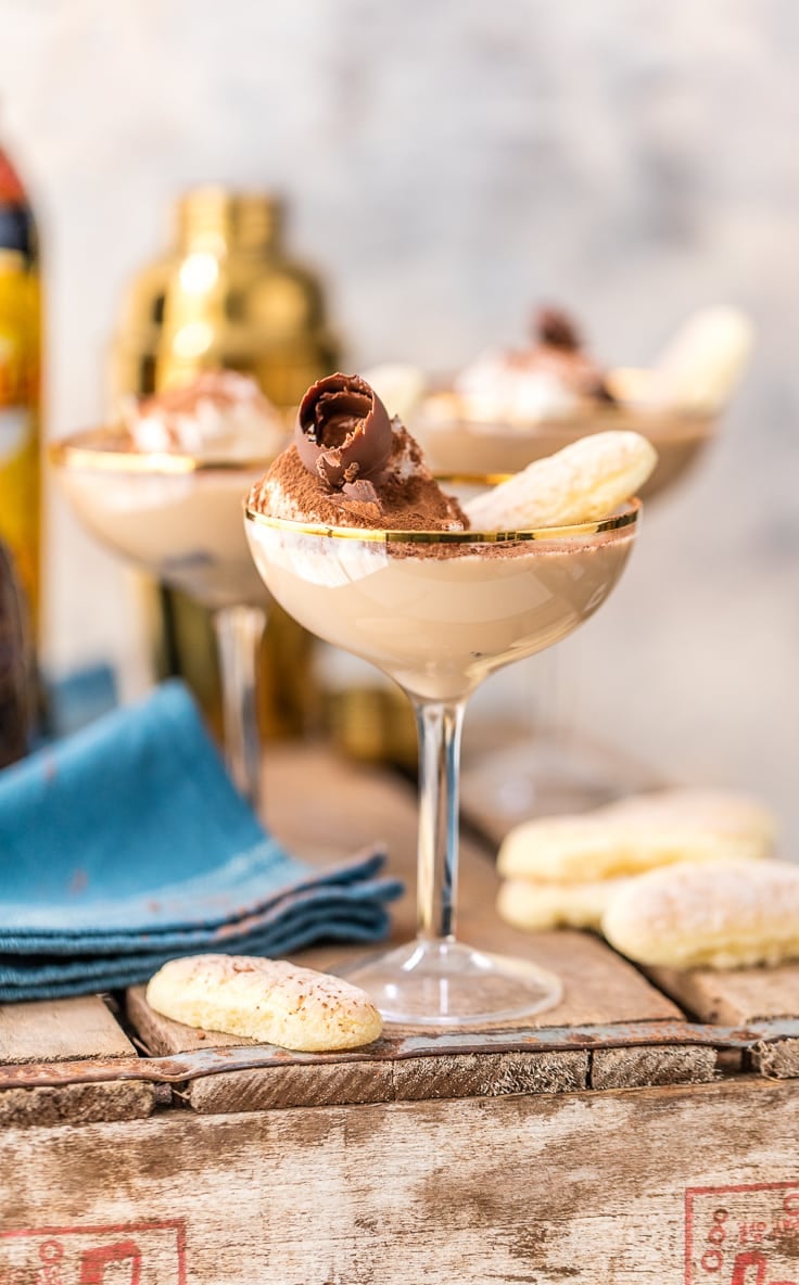 We love dessert cocktails! An easy Tiramisu Martini is one of my favorite party drinks, so creamy and delicious! Coffee, chocolate, cream, all the best flavors! Dessert drinks at its best!